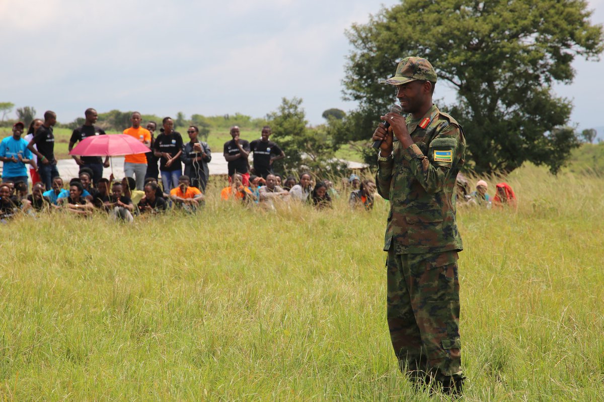 IBUKAYouth's tweet photo. Maj General Mubarakh MUGANGA mu bikorwa bya #AERGGAERGWEEK2019 yavuze ati: "mu gihe u Rwanda rwitegura kwibuka ku nshuro yo 25 Jenoside yakorewe Abatutsi abayirokotse bagomba kumva ko ingabo zabarokoye zifite ingufu kurusha mbere kandi zizabarinda uko byagenda kose #kwibuka25 https://t.co/RtfKfmO7nx