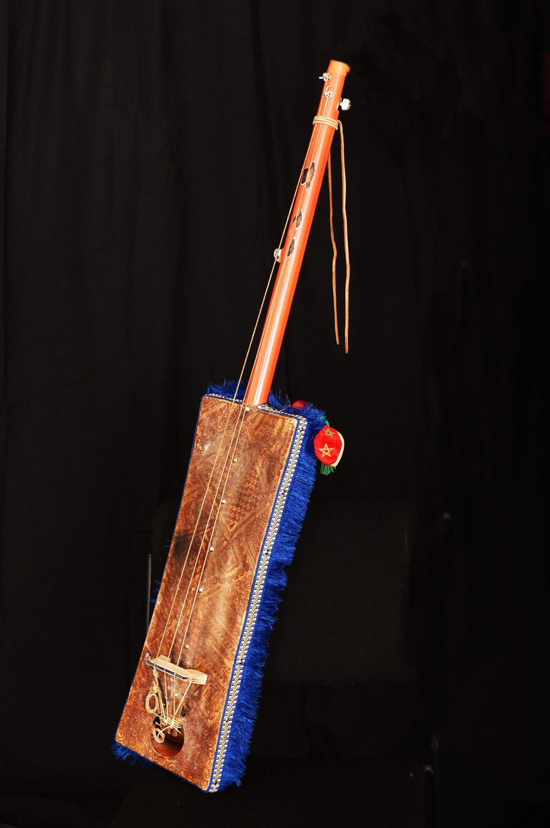 مسواك يالگناوي سومك غالي 
خبرك مايتحد شاع فالبلدان 
مسواك يالهجهوج تجرح وتداوي 
يبرا الخاطر وخا يجي نكدان 
مجمر جا مگلظم طالق الجاوي 
والهجهوج يزهر فيدين الرجال 
#گناوة #موسيقى #روحانية