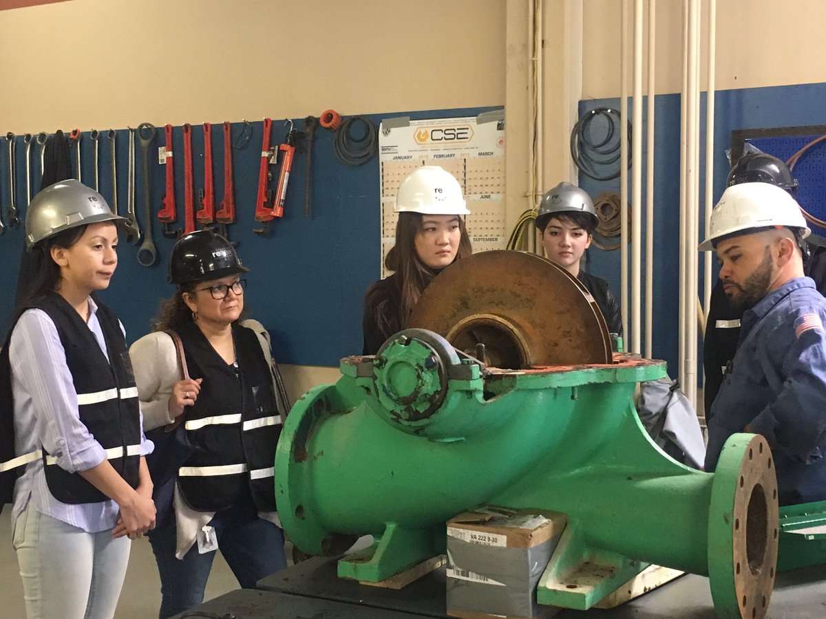 ACC_PBL's tweet photo. Thanks @AlexRenewCEO for sharing your work and teaching @arlingtontechcc and @ACCHilt_Inst students @APSCareerCenter about your apprenticeship and internship programs. https://t.co/iJUtMl8Vp5