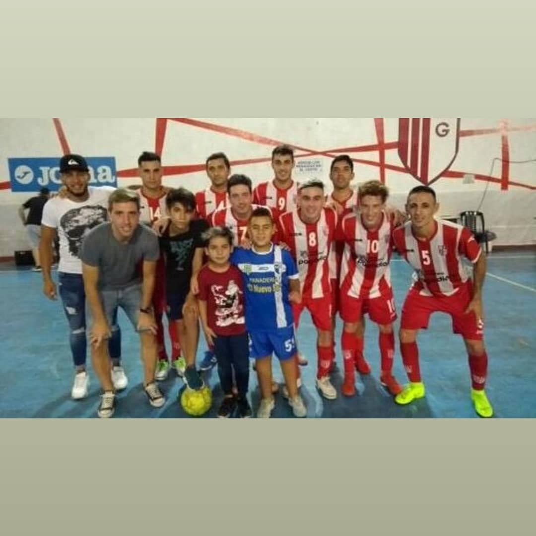 gabylan9's tweet photo. Contento de habr debutado en @glorias_futsal y con una victoria por 6 a 1💪 mi 1er partido en argentina 🇦🇷 y esperemos seguir asi..gracias a mis nuevos compañeros por hacerme sentir uno más dsde el principio..#Glorias #Futsal #Argentina #debut #triunfo #Gabylan #graciasDios https://t.co/21TsrdzTNW