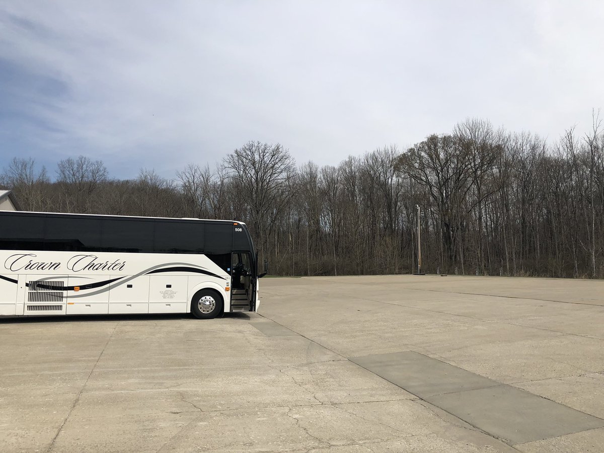 charter_crown's tweet photo. Not much here on this beautiful Tuesday but we are still hard at work! #bus #charter #crown #indiana #style https://t.co/pCFmO4iXFX