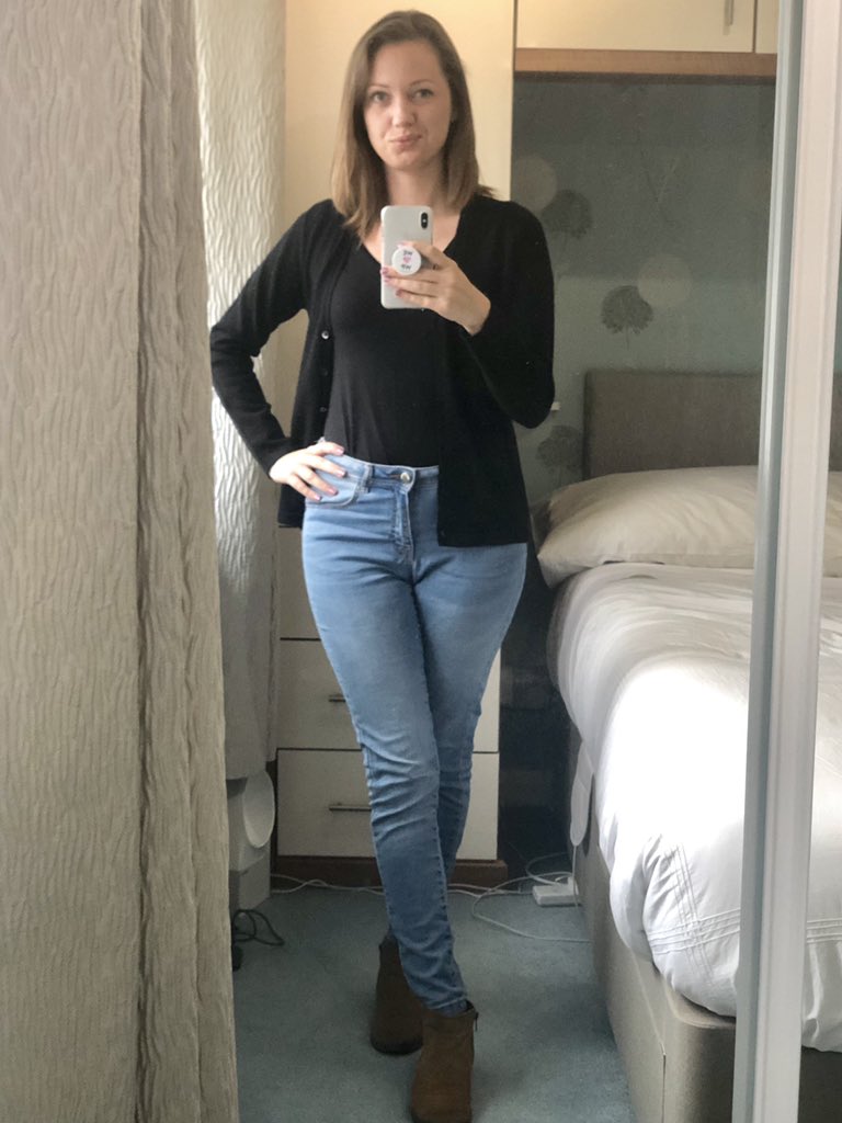 kerry_giggles's tweet image. Just a basic day, not even done the hair! #basicoutfit #naturalhair