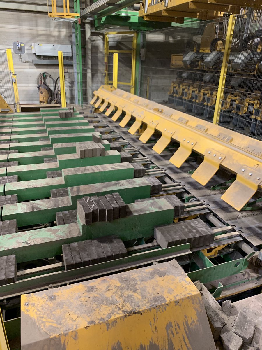 some_eu's tweet image. Vandaag in #spijk met @Vandersanden op zoek naar de juiste #bakstenen voor ons project de Vrije Kade in Amsterdam, derde fase, 100 jaar ambacht nu met robots, indrukwekkend!