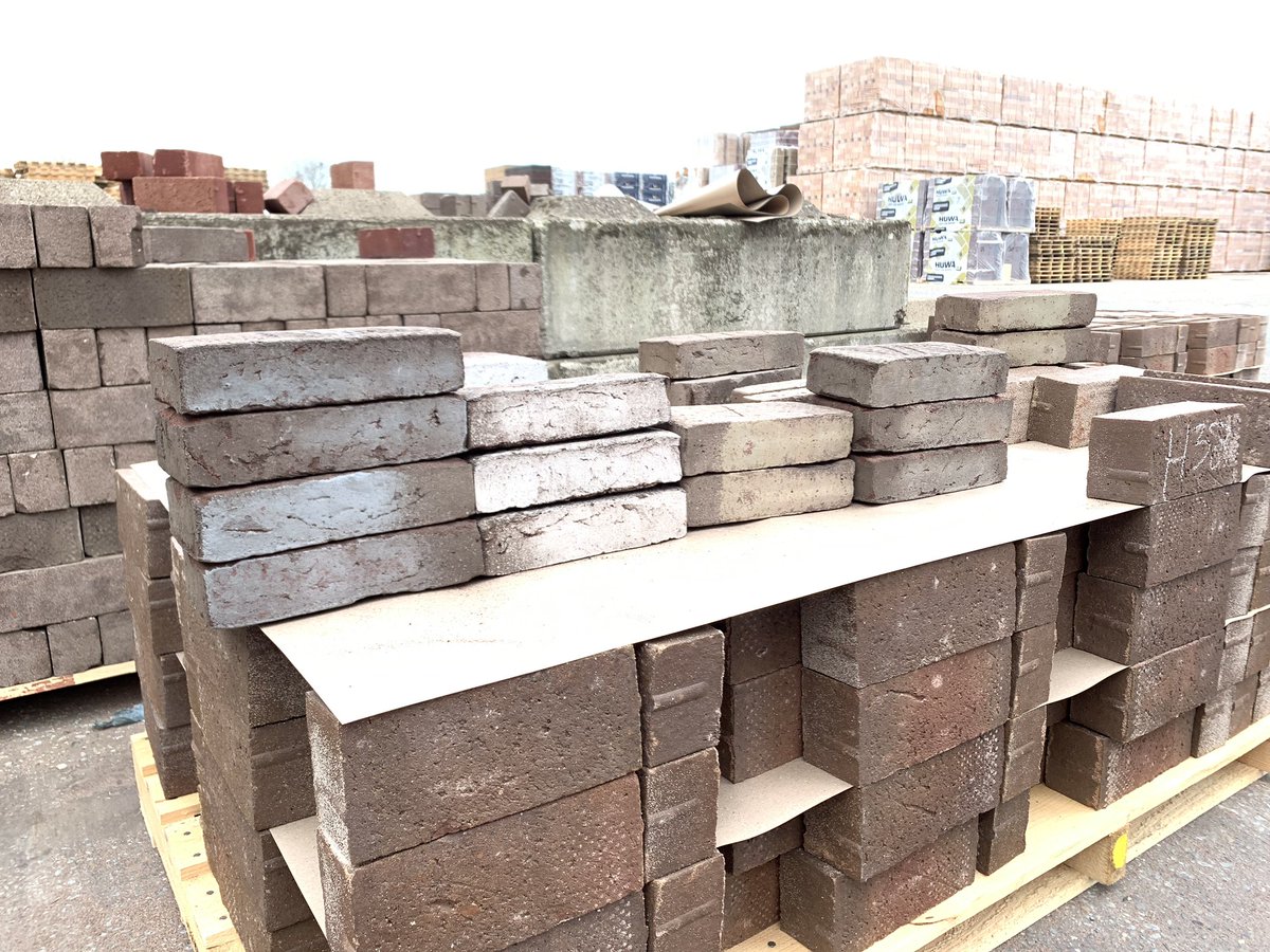 some_eu's tweet image. Vandaag in #spijk met @Vandersanden op zoek naar de juiste #bakstenen voor ons project de Vrije Kade in Amsterdam, derde fase, 100 jaar ambacht nu met robots, indrukwekkend!