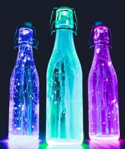 The Glowing Water #ScienceProject is an easy yet engaging #scienceexperiment that will teach kids about light waves and the wonders of #fluorescence bit.ly/glowH2O 

#scienceexperiments
#glowingwater
#scienceexperimentsforkids
#BlackLight
#scienceathome
#BloggersBlast