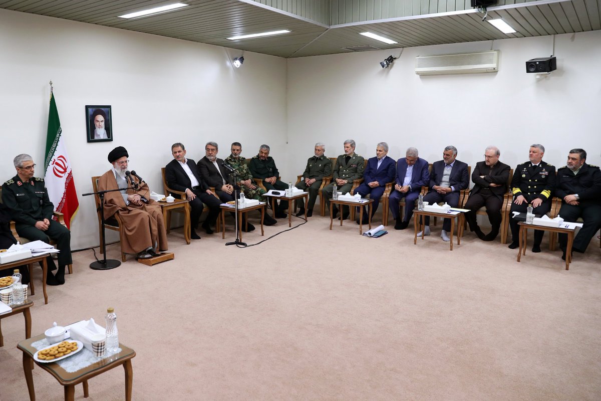 Khamenei_fa's tweet photo. هم اکنون؛ جلسه ویژه بررسی اقدامات و امدادرسانی‌ها به استان‌های #سیل زده کشور https://t.co/K0CtJ5yxeU