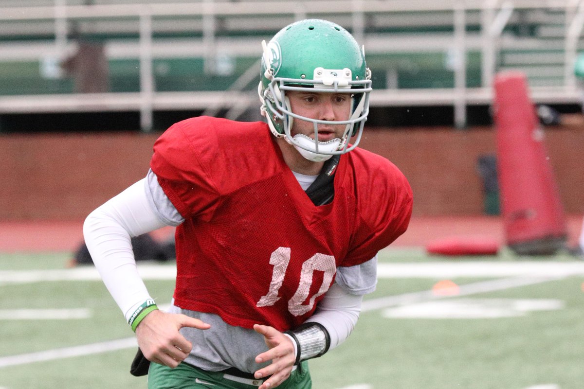Slingin' it 🏈