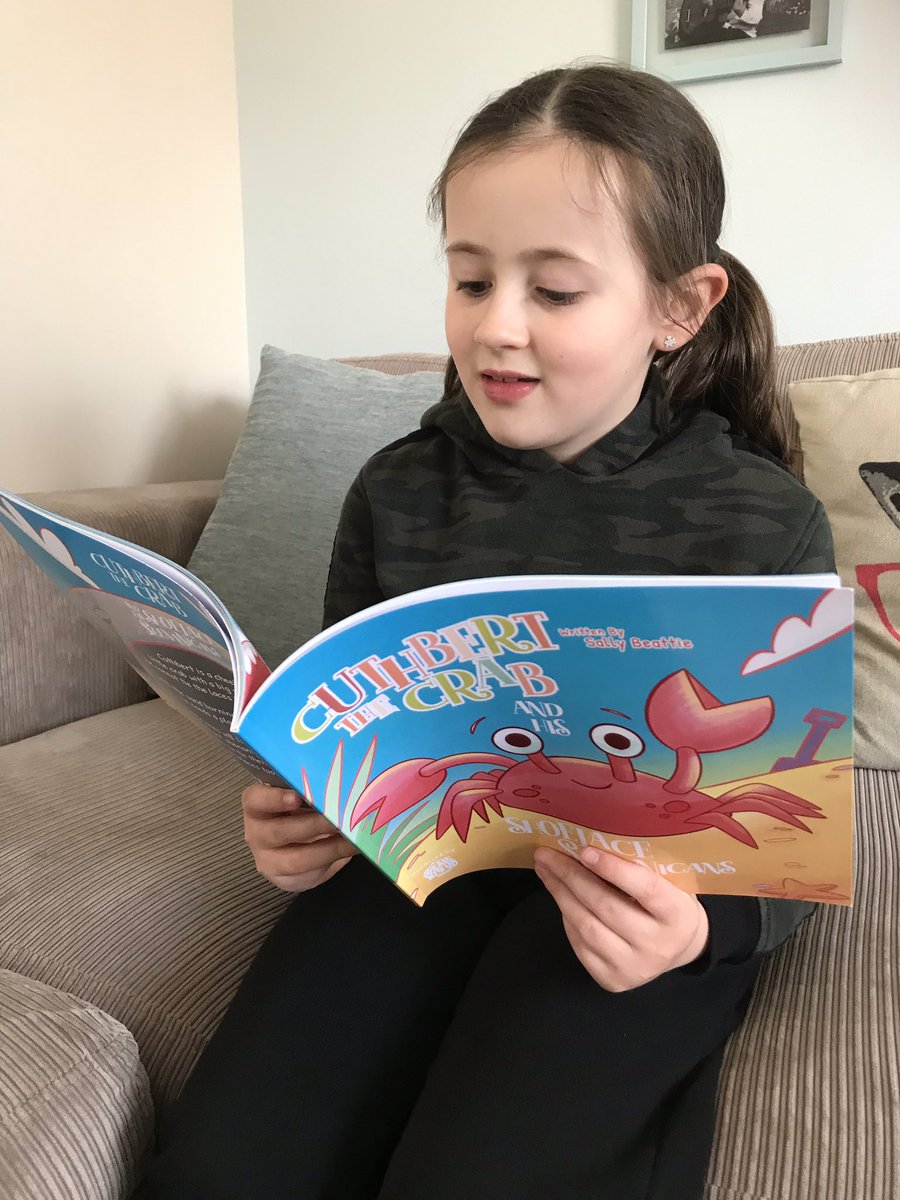 tancam1983's tweet photo. Shoe lace training is happening 👟 @BeaBoBooks 🦀 https://t.co/rtn9gqMnHY