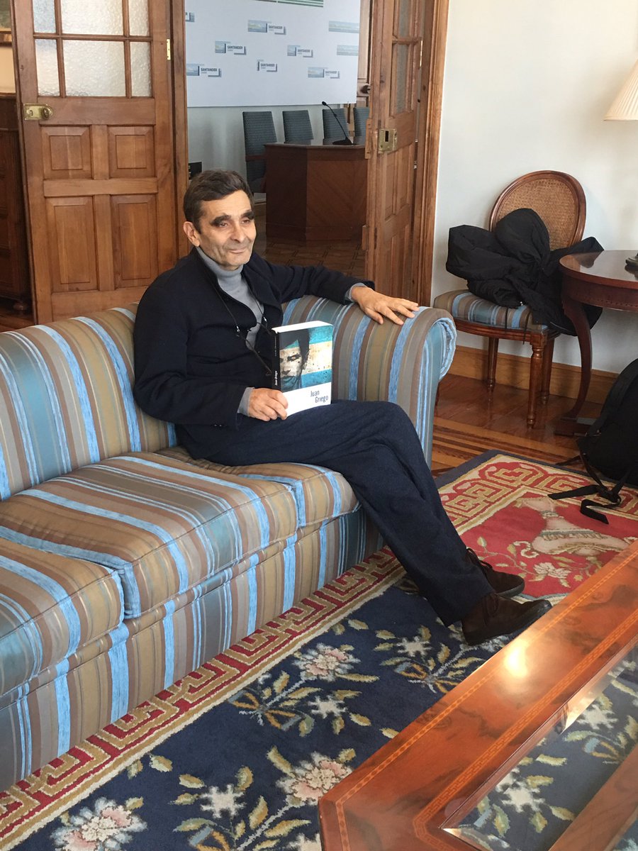 PdelaMagdalena's tweet photo. Hoy hemos tenido el privilegio de acoger al gran diseñador Adolfo Domínguez.
Estará es Santander  para la presentación de su libro “Juan Griego” este miércoles en la librería Gil. https://t.co/TB3NAfMlVG