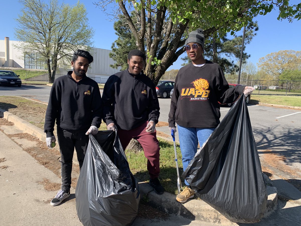 UAPBLionsRoar's tweet photo. UAPB Campus Beautification with @UAPB_WBB @UAPB_MGolf @UAPB_BASEBALL @UAPB_VB @UapbSaac @UAPB_SAAS #NatlSADay
#NCAA_AASP https://t.co/15tY8OQejo