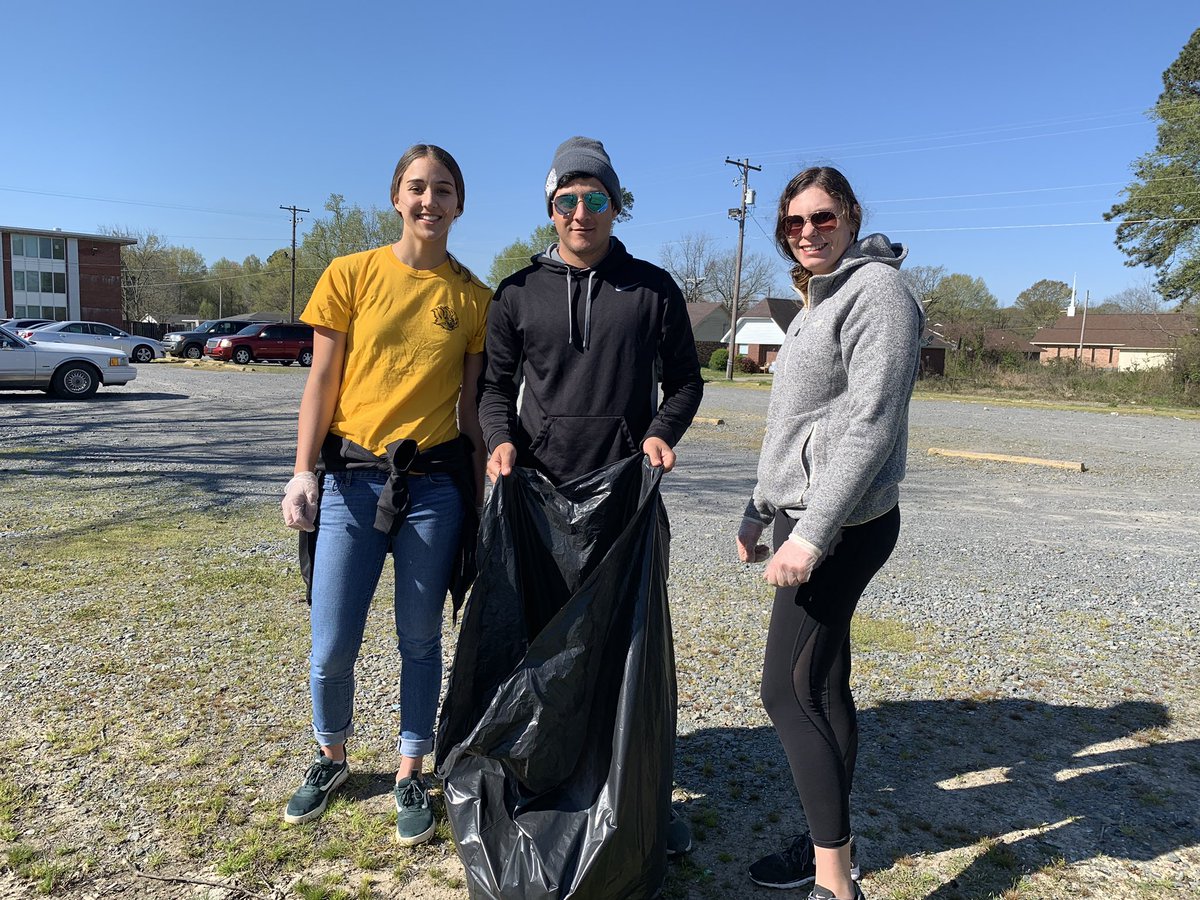 UAPBLionsRoar's tweet photo. UAPB Campus Beautification with @UAPB_WBB @UAPB_MGolf @UAPB_BASEBALL @UAPB_VB @UapbSaac @UAPB_SAAS #NatlSADay
#NCAA_AASP https://t.co/15tY8OQejo