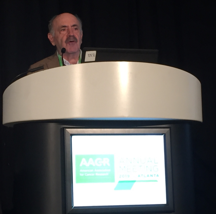Ludwig_Cancer's tweet photo. Ludwig @MIT Director Bob Weinberg presents his lab’s investigation of how EMT, a transformation malignant cells undergo as they prepare to metastasize, influences #breastcancer progression and resistance to #immunotherapy. #AACR19 https://t.co/0yBvG8QWh0