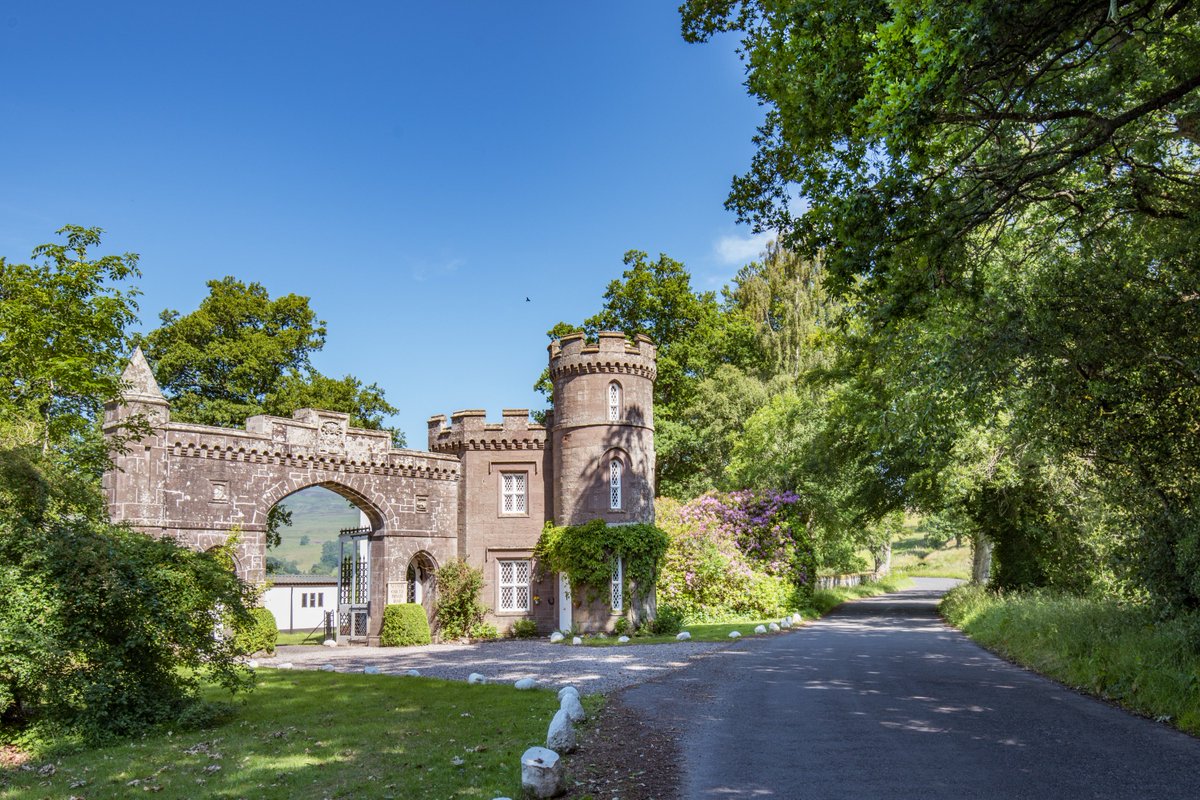 🌼 We're celebrating spring with savings across all our cottages next week!

First Up ➡️ Save £65 per night on our Mini Castle break, East Gatehouse Lodge. Was £200 - NOW £135! (Sleeps 4)

monzieestate.com/holidays/east-…

#TravelTuesday #VisitScotland #bedandbreakfast