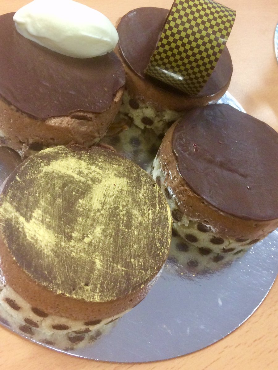 RHC_Food's tweet photo. Our Level 5 FdSc Bakery and Patisserie students have been busy in the bakery this afternoon #superbakers @UCReaseheath @RHC_Food https://t.co/wFcB9UGyz6