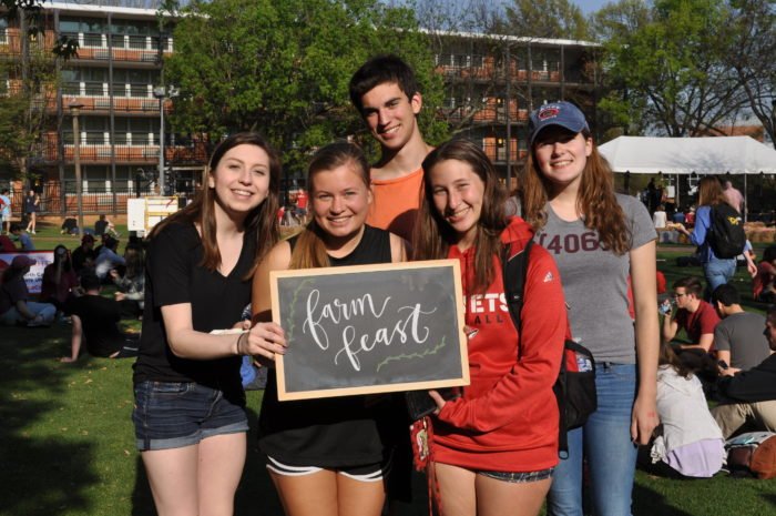 ncstatedining's tweet photo. 🗓️Mark your calendars! 🥕NC State Dining is hosting its annual Farm Feast on April 11th for dinner at Fountain and Clark. 🌽The meal celebrates NC State’s agricultural roots by featuring local foods from throughout North Carolina.
.
#ncsudining #NCStateDining #FarmFeast https://t.co/txVEXOHlr2