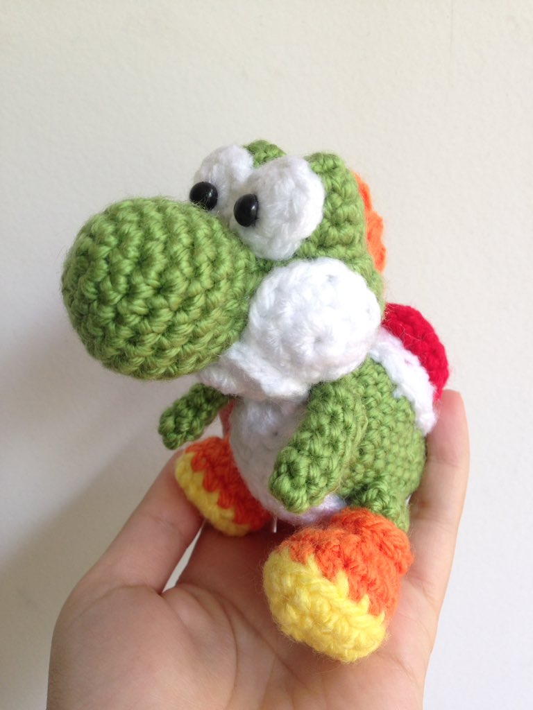 yoloXpr's tweet photo. Done! #crochet #amigurumi #yoshi https://t.co/CFXFrWPMsv