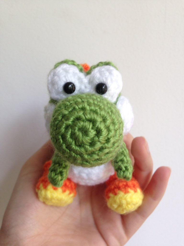 yoloXpr's tweet photo. Done! #crochet #amigurumi #yoshi https://t.co/CFXFrWPMsv