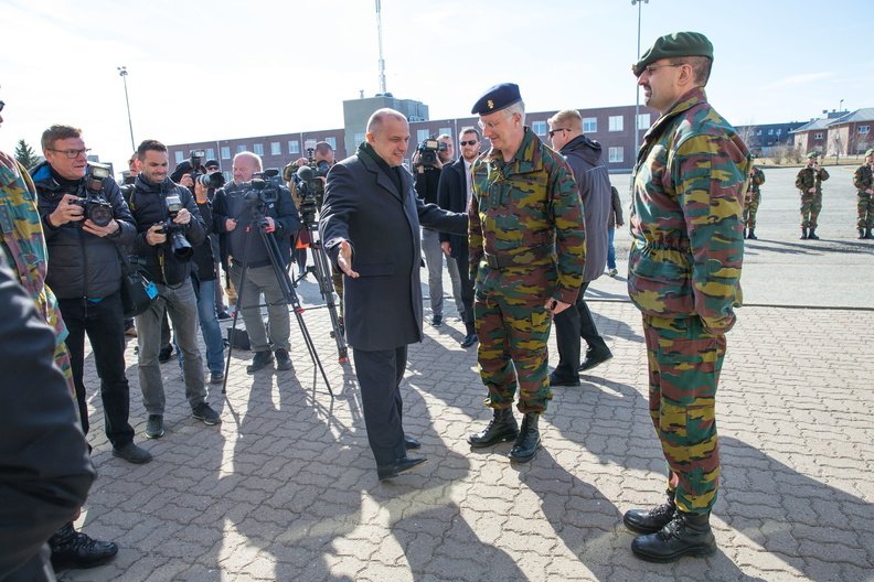 MoD_Estonia's tweet photo. DefMin Luik was happy to accompany H.M. Philippe, the King of the #BelgianΒ΄s and @dreynders in #Estonia to meet the soldiers of Chasseurs ardennais serving with the @NATO #eFP BG in Tapa. #WeAreAllies @MonarchieBe
#BGEST @BelgiumDefence @Belgian_Army @BelgiumNATO https://t.co/MPbzM9YOiI