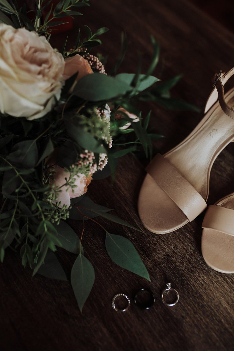 Intimate Wedding at the Drake Devonshire in Prince Edward County nichephoto.com/intimate-weddi…