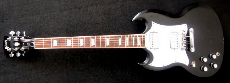 GuitarTutorRich's tweet photo. #GibsonSGStandard #LeftHandedGibsonSG New scratchplate fitted. #GuitarModification https://t.co/WcadVQafzs
