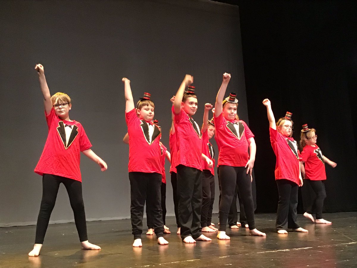Sports_BDS's tweet photo. Huge well done to this amazing group of KS2 pupils who took part in the @NorthTynesidePE dance festival yesterday evening. 
You were all outstanding and we are all very proud of you! 💃 🕺 @bentondenesch  #dance #sport #festival #performers #proud https://t.co/RSB4hbbsUz