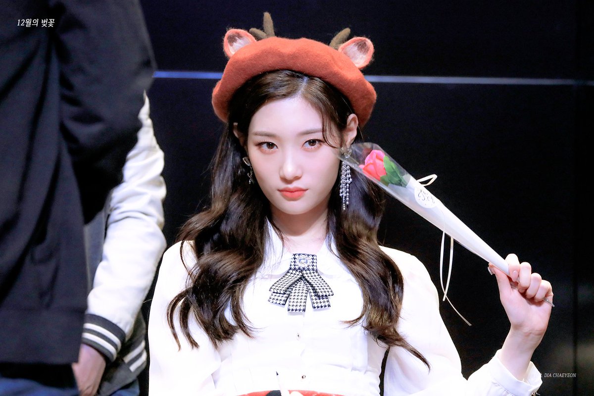 19971201_JCY's tweet photo. 190331 슈피겐홀 팬싸인회
#다이아 #정채연 #DIA #CHAEYEON
@dia_official

예빈하트가 어려운 채연이 ㅋㅋ https://t.co/VAaGKSxp6A