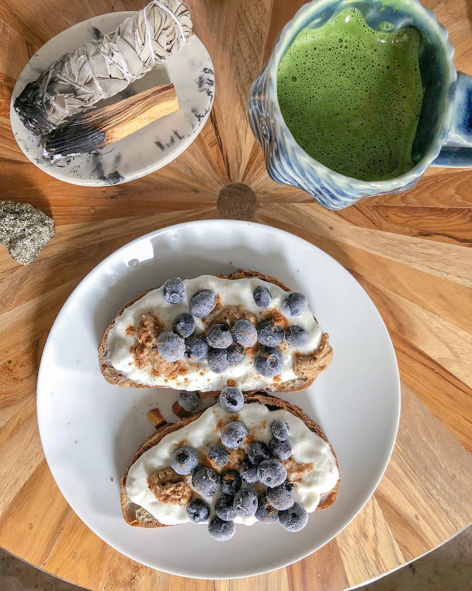TerraBreads's tweet image. That's our Walnut Bread hiding under all that goodness 
Thank you to @brucesroots for the share

#TerraBreads #WalnutBread #HealthyEating