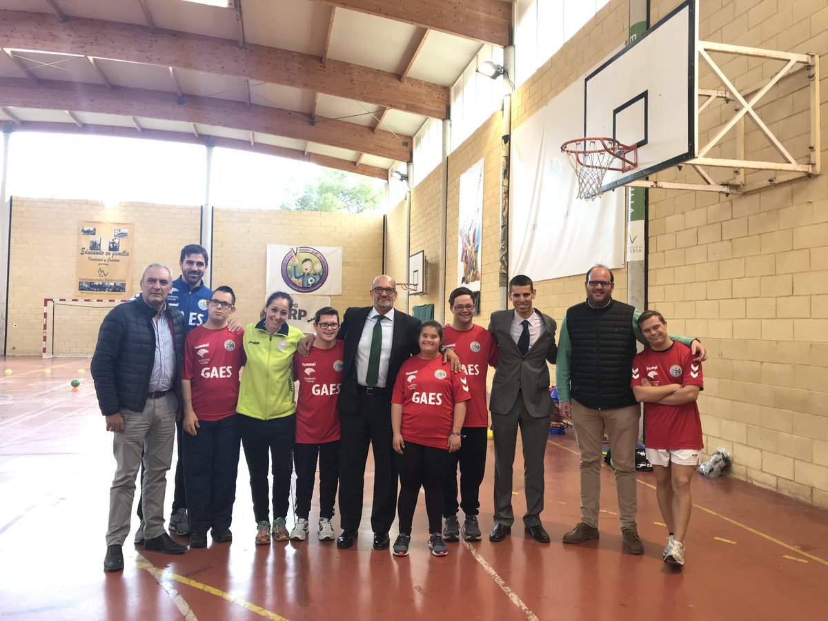 El pasado 29 de marzo, Down Málaga, Fundación Victoria Escuela Deportiva y Club Balonmano Ciudad de Málaga (Gaes Málaga), pusieron en marcha un Taller de Balonmano mixto, donde jóvenes con Síndrome de Down recibirán clases y entrenamientos en la práctica de este bonito deporte.