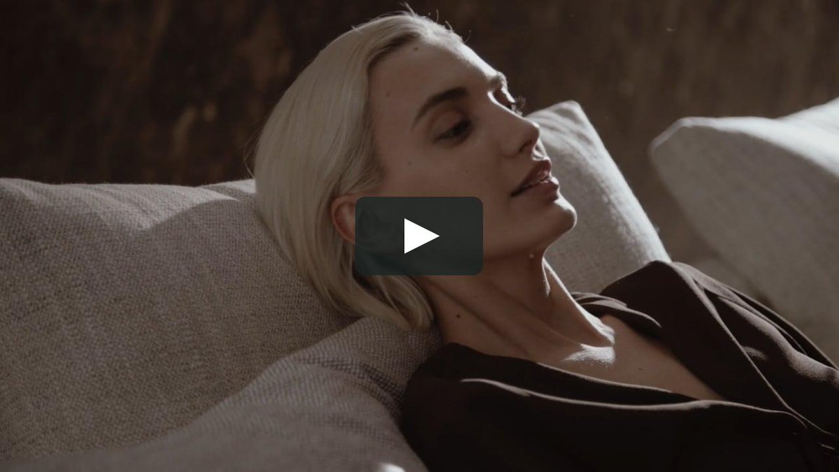 Iconno_Madrid's tweet image. La nueva pieza de la campaña publicitaria de este año de #flexform, nuestra firma de #sofasdelujo, está protagonizada por #groundpiece diseñado por #AntonioCitterio en 2001, siendo desde entonces una creación reconocible de su estilo… ¿Quieres verla? -&amp;gt;  buff.ly/2HUngh8