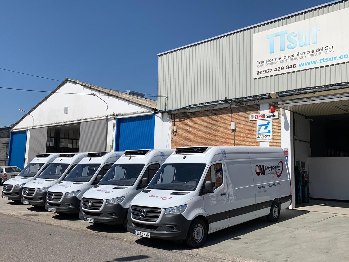 Ttsur3's tweet photo. Feliz martes!! Trabajo terminado, revestimiento frigorífico multitemperatura, protecciones de acero inox puerta lateral, banda de amarre, cortina lamas, instalación de termógrafo y con equipo de frio.🚛🚛🚛👍👍muchas gracias por confiar en nosotros. https://t.co/a87vmitu1P