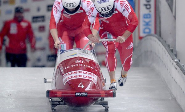 steinmalig's tweet image. 🌟 Stargast bei steinmalig. 🌟

Wir freuen uns die Schweizer Bob Legende Beat Hefti am 11. Mai bei uns in Stein dabei zu haben.

Von 15 bis 17 Uhr dürft ihr euer Können auf der Bobanschiebebahn beweisen und wer weiss, vielleicht flitzt auch du schon bald über Eis?😉