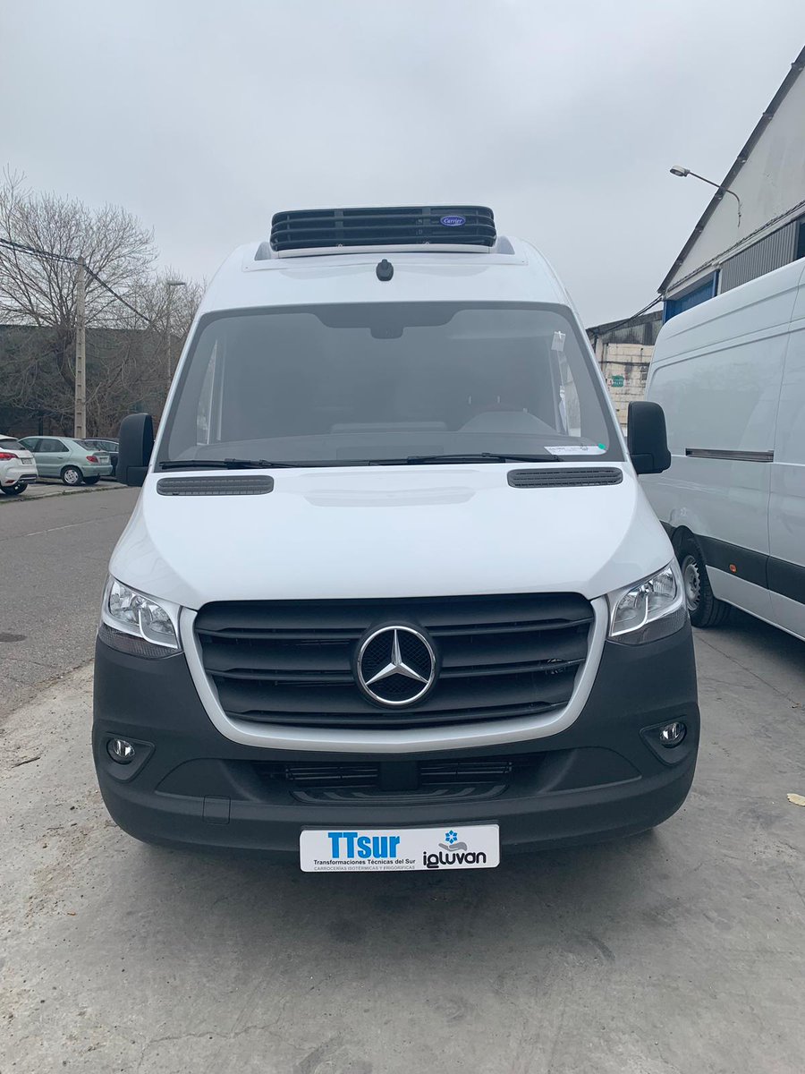Ttsur3's tweet photo. Feliz martes!! Trabajo terminado, revestimiento frigorífico multitemperatura, protecciones de acero inox puerta lateral, banda de amarre, cortina lamas, instalación de termógrafo y con equipo de frio.🚛🚛🚛👍👍muchas gracias por confiar en nosotros. https://t.co/a87vmitu1P