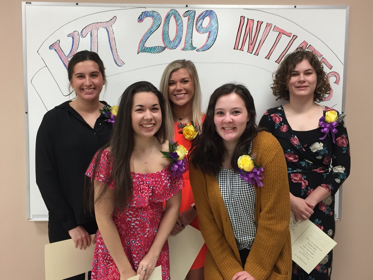 ONUArtandDesign's tweet photo. #Congrats to our new #KappaPi Art honorary initiates! #honorsday #OhioNorthern https://t.co/IT4CZqmsdC