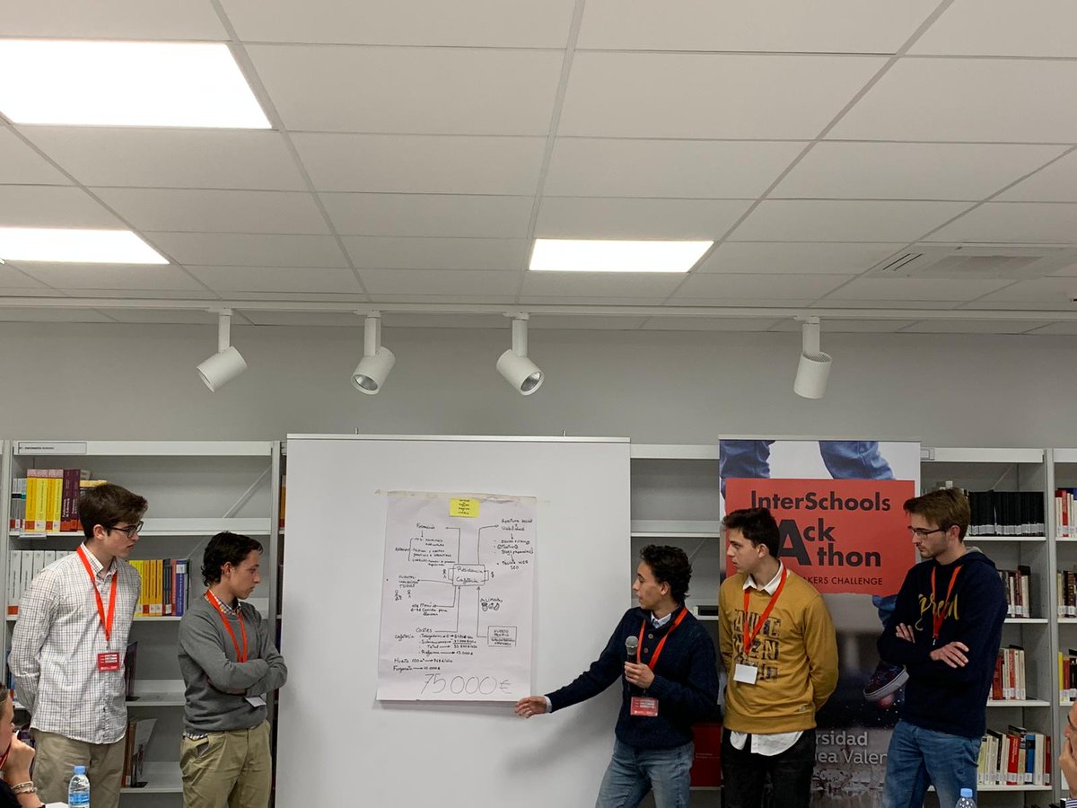 ColegioElVedat's tweet photo. Enhorabuena a nuestros alumnos de segundo de #Bachillerato por su premio en la I Edición del #HackathonUEV de la @UEValencia sobre compromiso y emprendimiento social. #SomosFomento #SomosElVedat @FomentoEdu https://t.co/Nrw5Jyezax