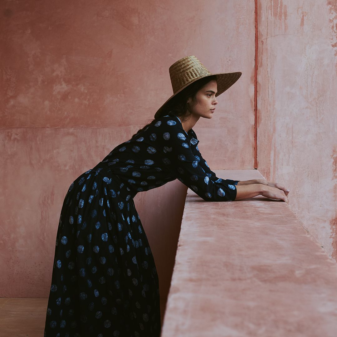 TOASTclothing's tweet photo. SUMMER | Loose sihouettes, textured weaves and earthy prints. A monochrome palette broken by deep madder red and rich blue. Discover the new collection in store and online → https://t.co/0Uj446ImDN #TOASTbeing https://t.co/5j5S7eWYeN