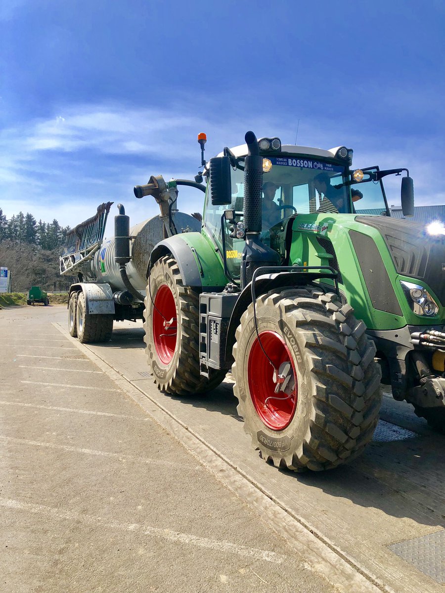 1er équipement en @MichelinAgriFR #evobib sur la région Rhône Alpes en collaboration avec <a href="/Euromaster_Fr/">Euromaster France</a> sur <a href="/Fendt_UKIreland/">Fendt UK & Ireland</a> 826, avec télé-gonflage. (1b8 route, 0b8 champ)
