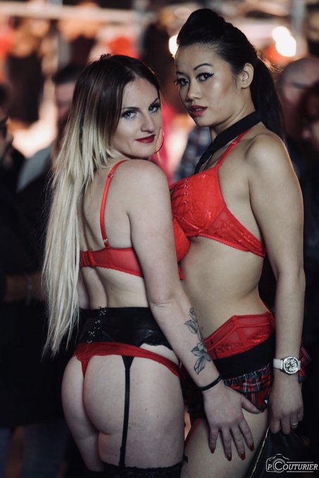 Un super week-end au salon de Paris avec toi ma ch&eacute;rie @malyne53724213 😍.   #actress#sexy#salon#erotisme#lebourget2019#letop#ambiance#copine<a href="/tag/footjob"class="tags"><span>#footjob</span></a>