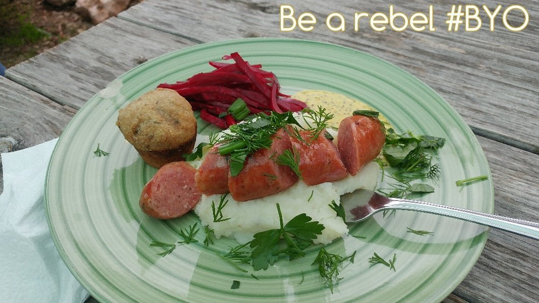 twioos's tweet photo. Now that it's spring time you can expect to go to some sweet picnics and festivals. Will you be prepared?
#PlasticFreeChallenge
#picnic #BBQ #BYO #Reduce #dayoff #springtime #spring #sustainablespring #picniclife #reusables #ecofriendly #gogreen https://t.co/rqnbjVDSTq