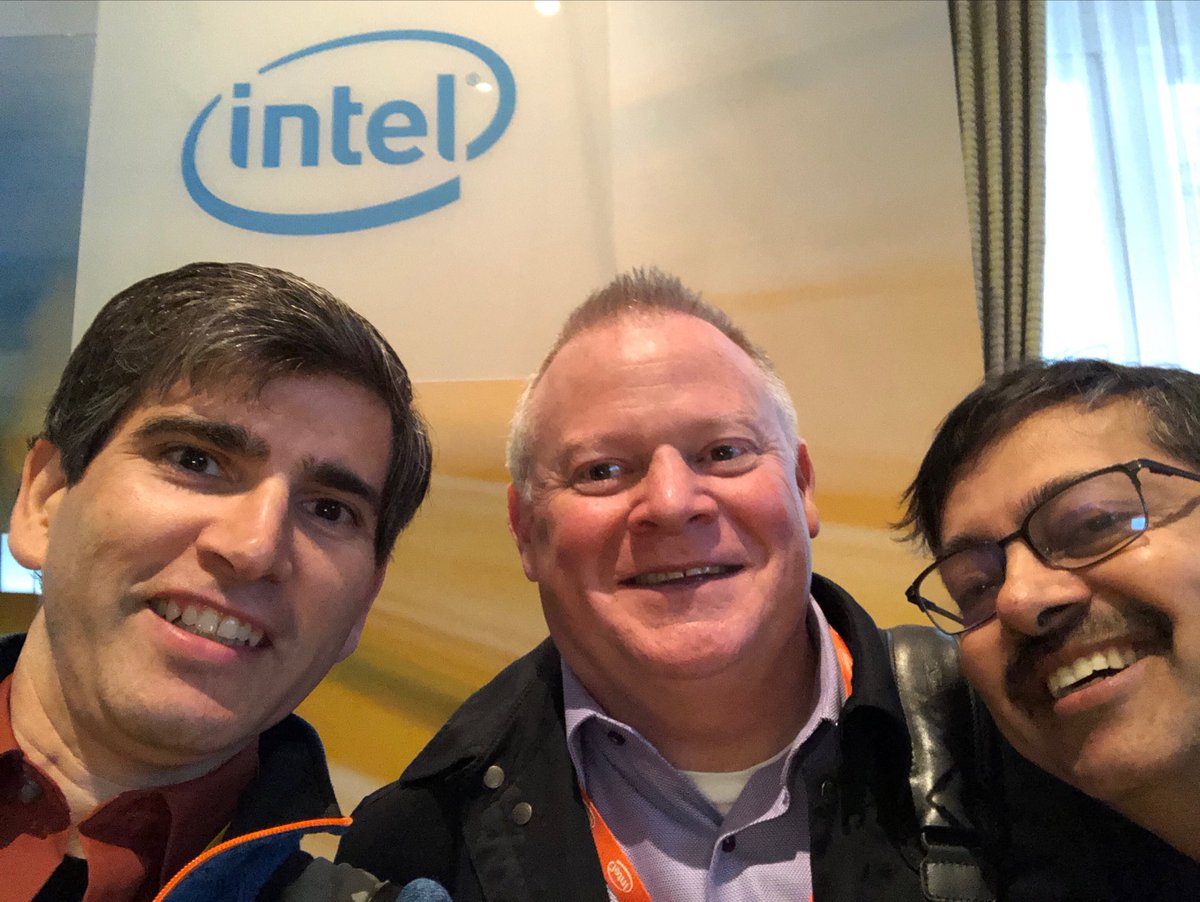joaquinsantiago's tweet image. Intel launch event #DataDriven #maxdata #datacentric #XeonScalable