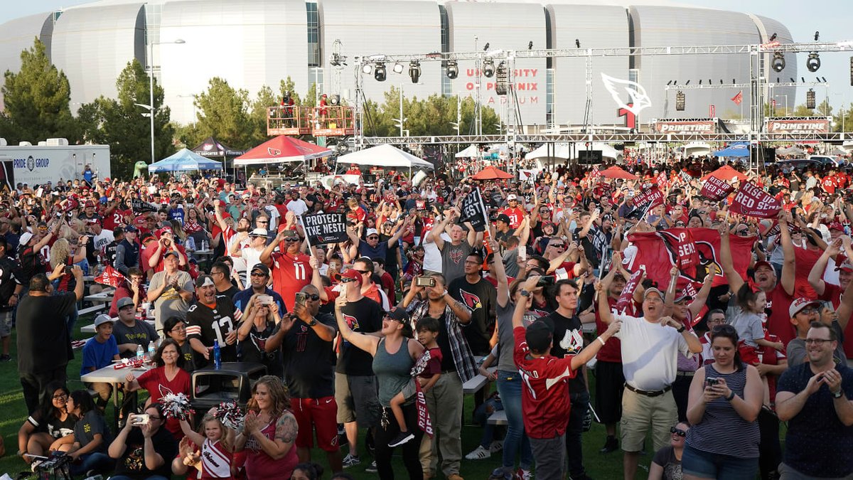 CardsGameday's tweet photo. The @AZCardinals 2019 Draft Party presented by @AZFordDealers will take place on Thursday, April 25 on the Great Lawn outside @StateFarmStdm from 4-9 p.m.
More details: https://t.co/zwNY7gFY6p #BeRedSeeRed #AZCardinals https://t.co/IumbpTWGFn