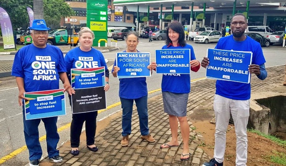 DA_Mpumalanga's tweet photo. #SitholeForPremier Tomorrow, the ANC-sponsored fuel price hike of R1.31 will hit the already burdened South Africans 🇿🇦

Enough is enough! 
#StopTheTaxAttack now!

@moloisrj @bosmangrobler @Our_DA https://t.co/bQRYdsG2Il