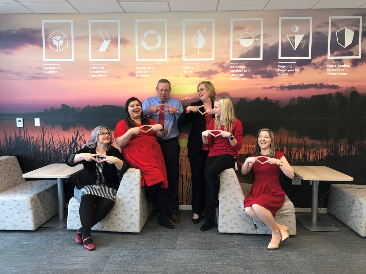 Big day for @downewsroom and for Team Dow. Had some fun with my awesome colleagues we continue to #seektogether @AliciaHarpham @JustineBellor @heathersavas @HollyMontalbano