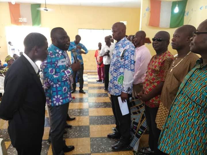 PopulaireFront's tweet photo. #ActivitésFPI INVESTITURE DU BUREAU FEDERAL FPI DE SAKASSOU...
Hier s'est tenue à SAKASSOU , l'investiture du bureau fédéral FPI de SAKASSOU avec pour invité spécial le SGA KOUA JUSTIN accompagné pour la circonstance de la SN N'cho Carine et du SN chargé delà région du GBÊKÊ. https://t.co/aOrLBO65Kv