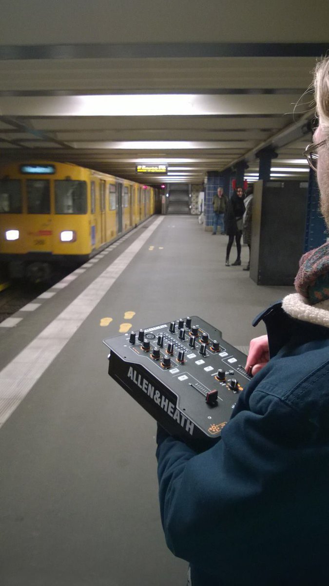 BVG_Kampagne's tweet photo. Hier läuft noch Underground. 
Und oben kommt Tram'n'Bus. 

📷: Bruno H. https://t.co/ejtYw1H7by