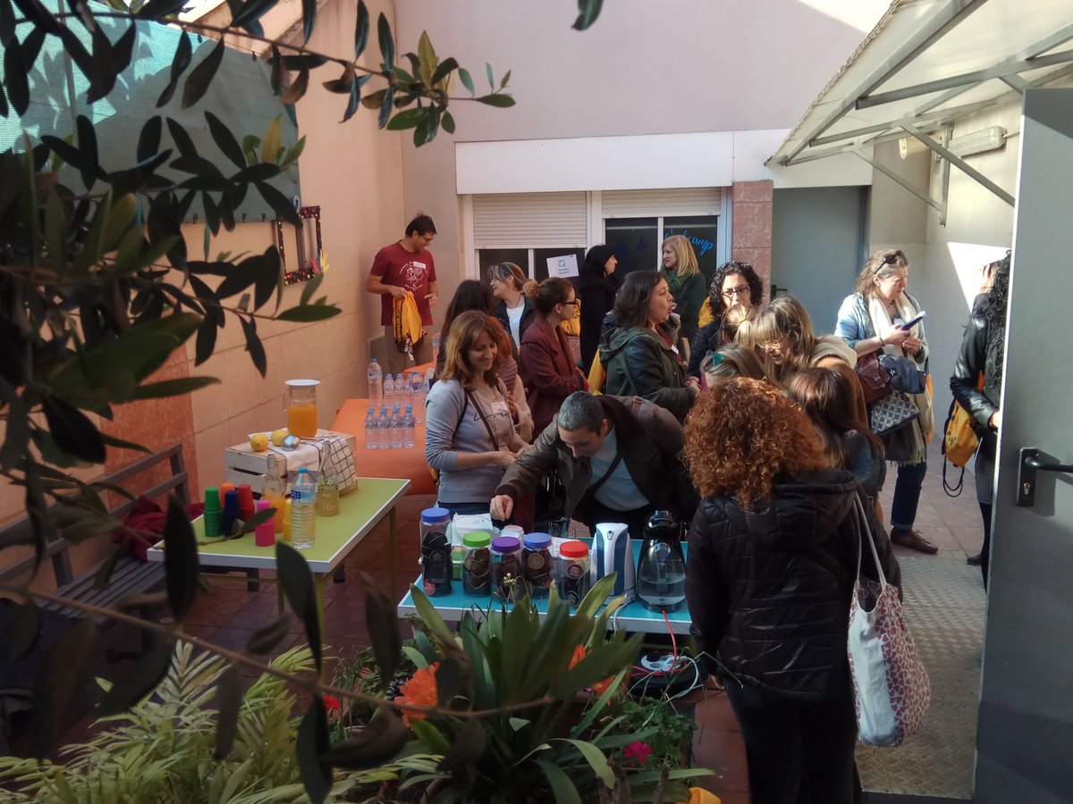EdcampPrat's tweet photo. #edcampers, benvinguts i benvingudes al 2n #EdcampPrat!! 👏 Comencem a organitzar els temes de conversa. 📝📥 Preparats i preparades?  @edcampCAT @FundacioBofill https://t.co/10r5C6bbAq