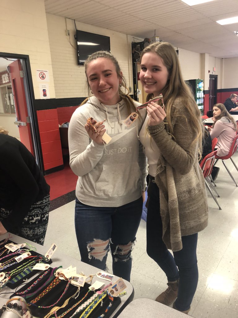 SenoritaMediate's tweet photo. Day 2 and Pulseras are a big hit! Have you gotten yours yet?!?
#EFColorsTheWorld #ThePulseraProject #PulseraWarriors https://t.co/TzFYItSdTN