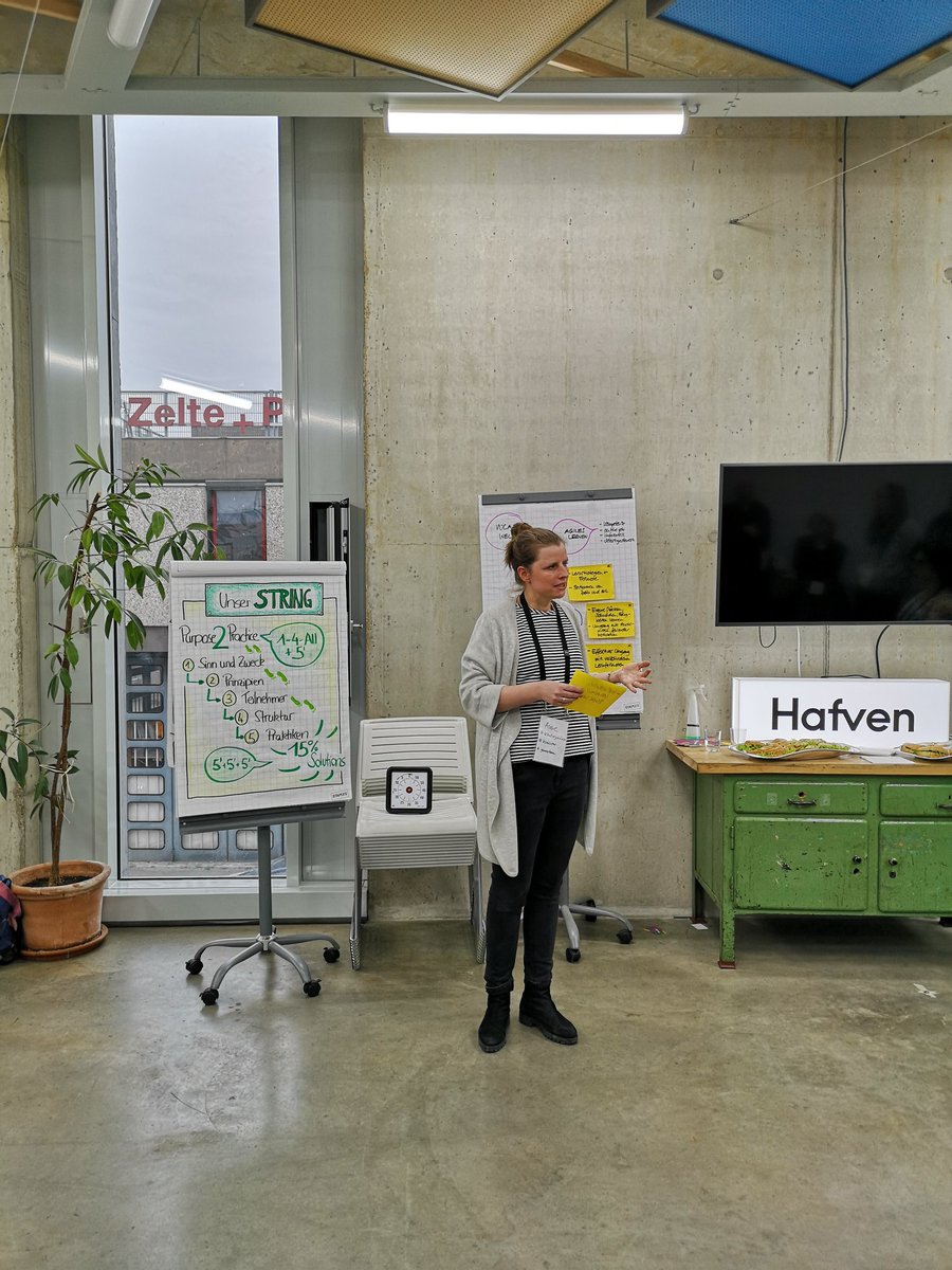 vuca_mette's tweet photo. "Der eigene Personalentwickler kann der beste Personalentwickler sein!", sagt @AnneWeiser2 über #SelbstorganisiertesLernen bei der #LiberatingStructures Usergroup #Hannover #LSUGH #HR https://t.co/T6G5zOfKys