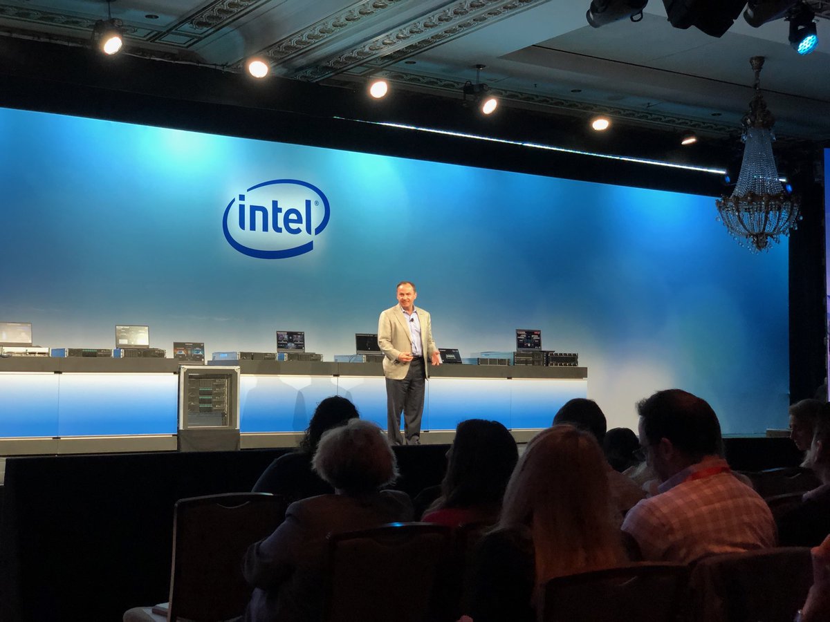 joaquinsantiago's tweet image. Here we go. Intel launch. #maxdata #datacentric #XeonScalable