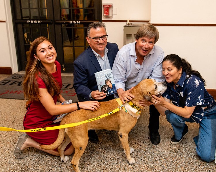 AdoptMiamiPets's tweet photo. Last night we joined, @RayAdverb, @BooksandBooks, and @FoMAPets for an evening of laughs & celebrating the debut of #LessonsFromLucy! Thank you again #DaveBarry for having us be a part of your special night & helping us spread awareness on the benefits of adopting a shelter pet! https://t.co/bhlFUrmzC5