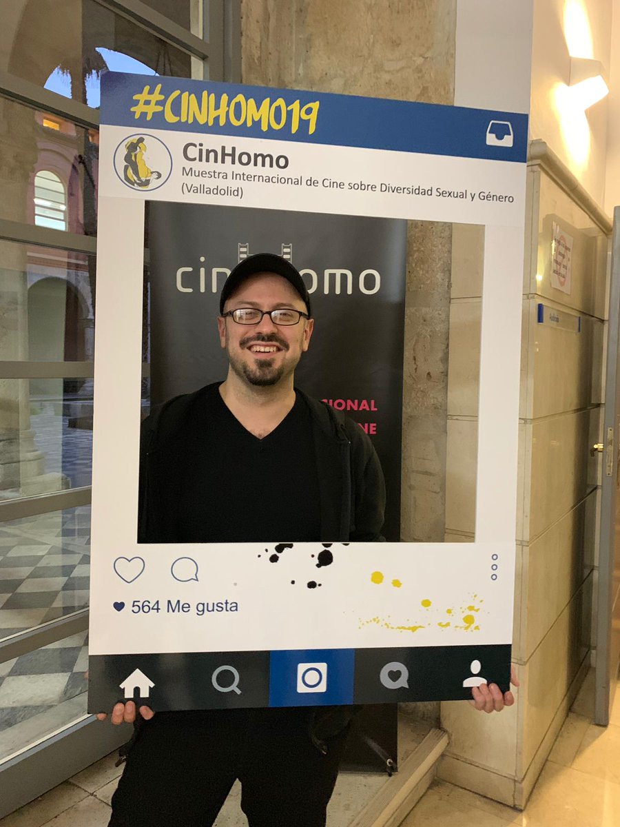 FestivalCINHOMO's tweet image. El director @LuEeGe a la salida de la proyección de su documental "Lulú en el jardín", en el Ciclo Documental de Derechos Humanos y Diversidad Sexual. 
Muchas gracias por acompañarnos en un día como hoy, estreno en Europa de este fantástico documental. #Cinhomo19